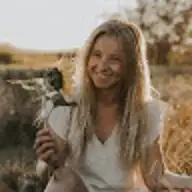 Lindsay G.