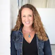 Lindsey B.
