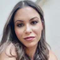 Mia F.