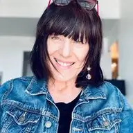 Suzelle L.
