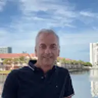 Simon B.