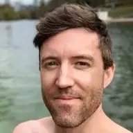 Simon T.