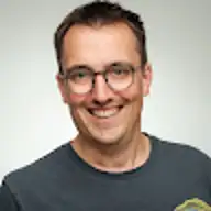 Lukas S.