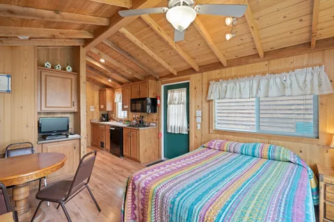 Crater Lake Resort