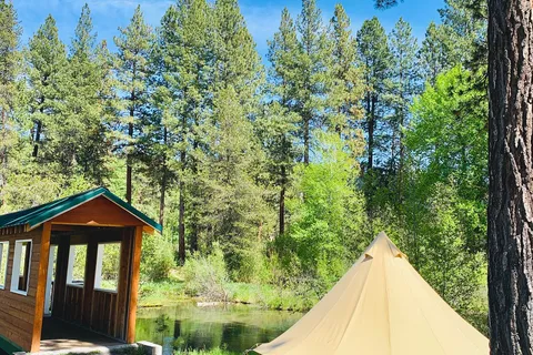 Crater Lake Resort