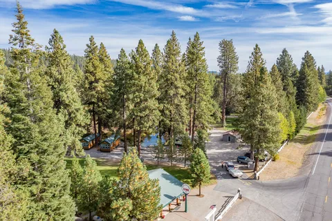 Crater Lake Resort