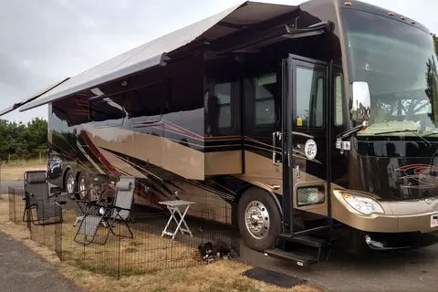Pacific Holiday RV Resort-Sunrise Resorts