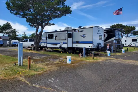 Pacific Holiday RV Resort-Sunrise Resorts
