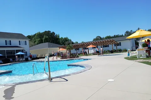 Raleigh Oaks RV and Cottage Resort