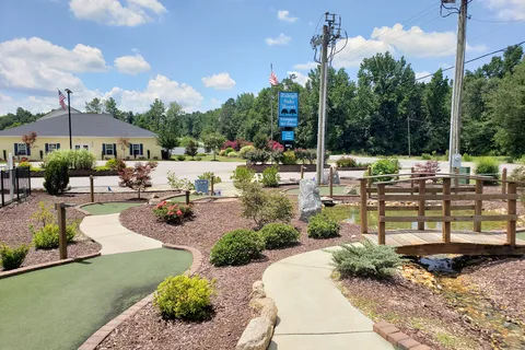Raleigh Oaks RV and Cottage Resort