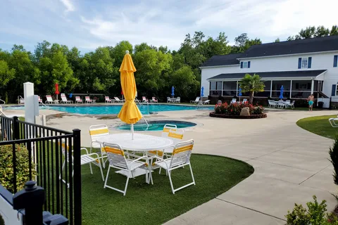 Raleigh Oaks RV and Cottage Resort