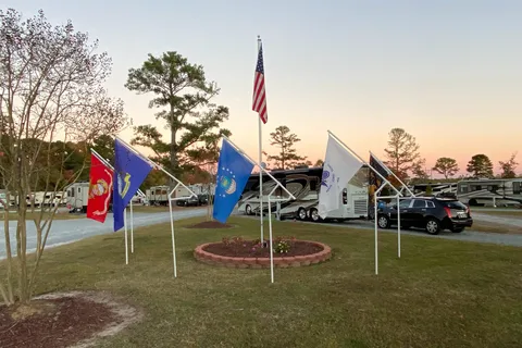 Raleigh Oaks RV and Cottage Resort