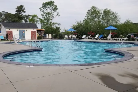 Raleigh Oaks RV and Cottage Resort