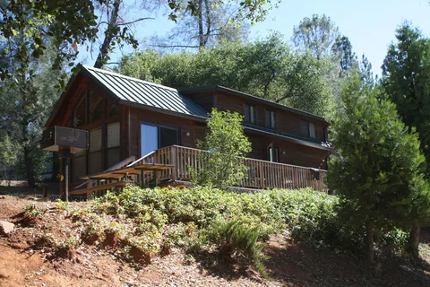 Yosemite Pines RV Resort and Family Lodging