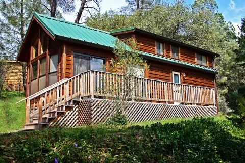 Yosemite Pines RV Resort and Family Lodging