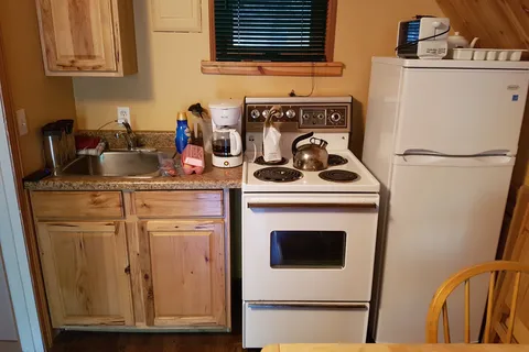 Karibu Park Cottages and Campground