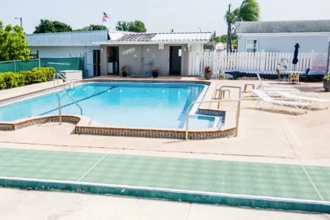 Sunny Pines RV & Mobile Home Park