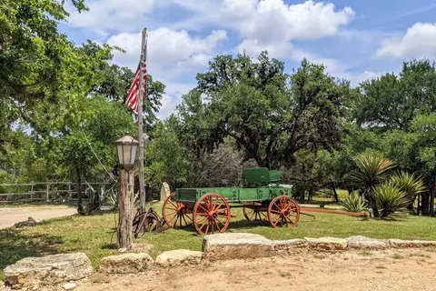 2E Twin Elm Guest Ranch