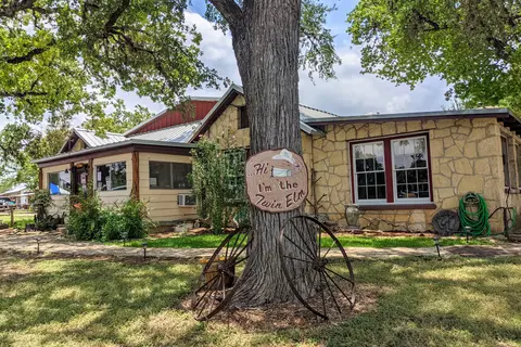 2E Twin Elm Guest Ranch