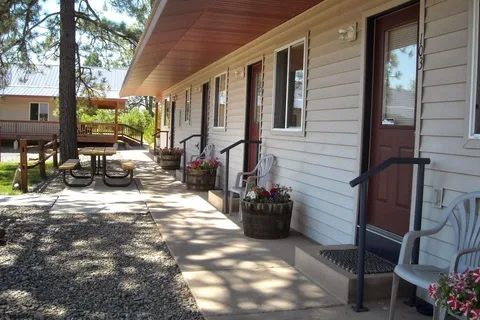 Mountain Landing Suites and RV Park