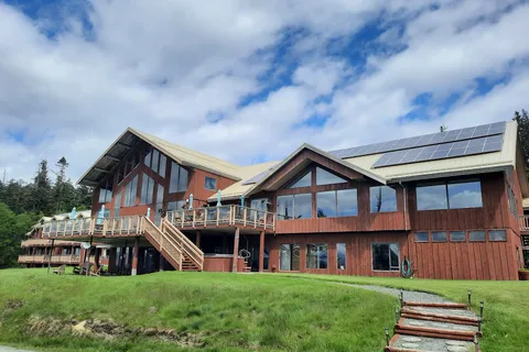 Tsa-Kwa-Luten Lodge and RV Park