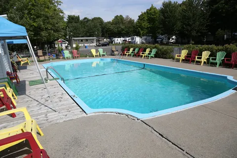 Camping Au Sous-Bois Du Campeur