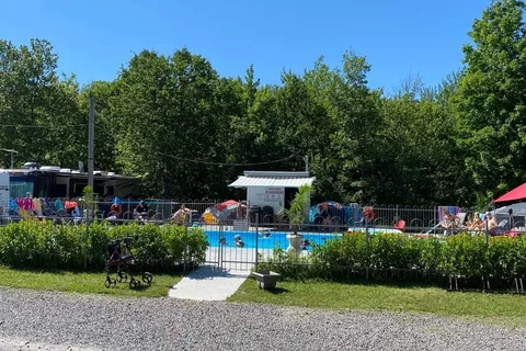 Camping Au Sous-Bois Du Campeur