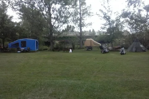 Foothills Motel and Campground