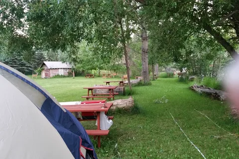 Foothills Motel and Campground