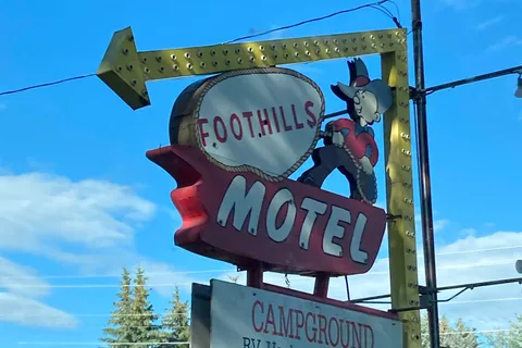 Foothills Motel and Campground