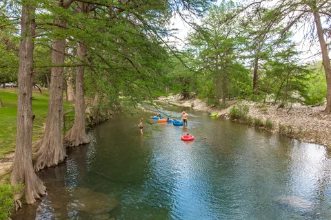Riverbend On The Frio Cabin and RV Park