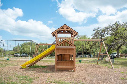 Riverbend On The Frio Cabin and RV Park