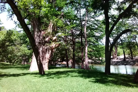 Riverbend On The Frio Cabin and RV Park
