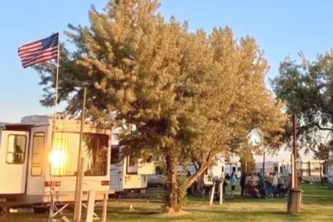 Lakeside Motel & RV Park