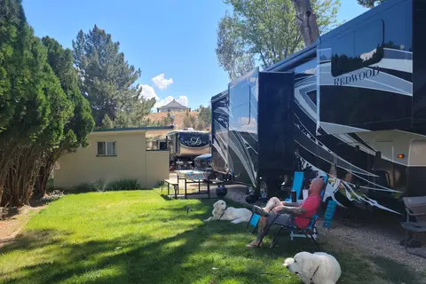 Mount Carmel Motel and RV Park
