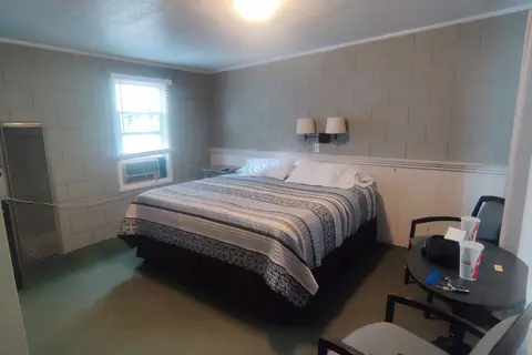 Mount Carmel Motel and RV Park