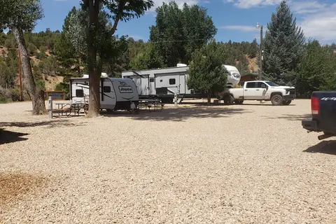 Mount Carmel Motel and RV Park