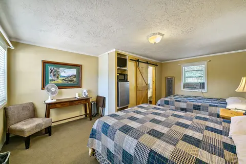Mount Carmel Motel and RV Park
