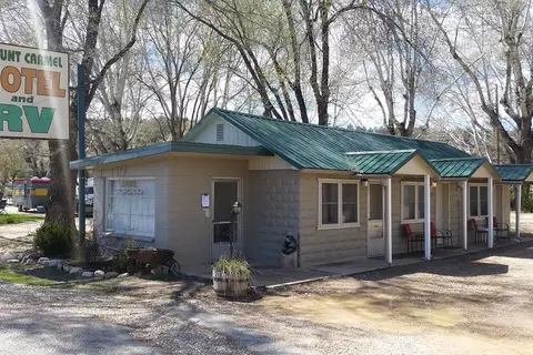 Mount Carmel Motel and RV Park