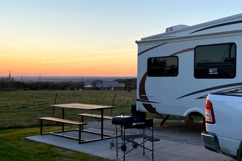 Hooves N Wheels RV Park and Horse Motel