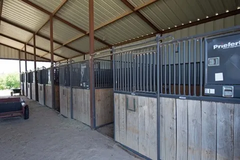 Hooves N Wheels RV Park and Horse Motel