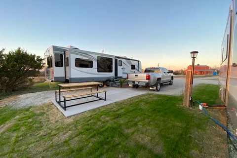 Hooves N Wheels RV Park and Horse Motel