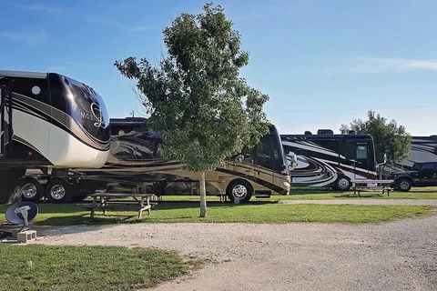 Hooves N Wheels RV Park and Horse Motel