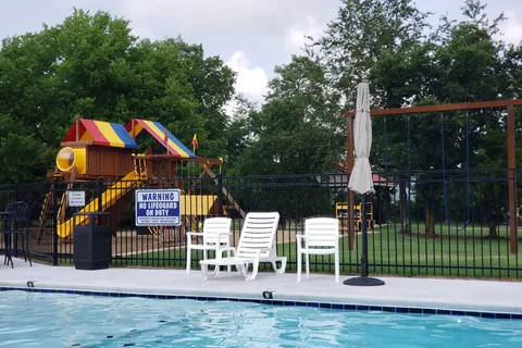 Hog Valley RV and Treehouse Resort
