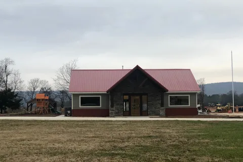 Hog Valley RV and Treehouse Resort