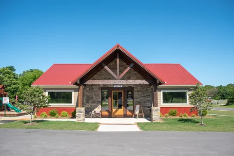 Hog Valley RV and Treehouse Resort