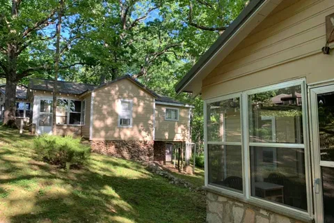 Cobblestone Lodge