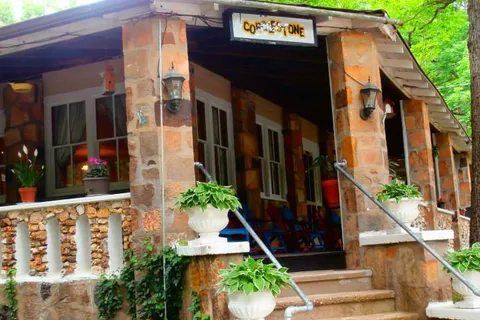 Cobblestone Lodge