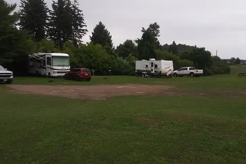 Riverside Acres Campground and Cottages