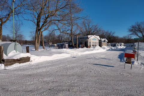 Head Of The Lakes Resort